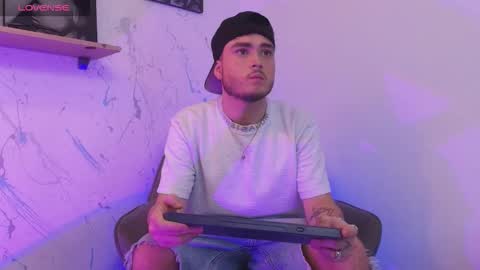 Snapshot of salvatore_muller chatting on 3, 11, 2025 Salvatore  online show from 3, 11, 2025