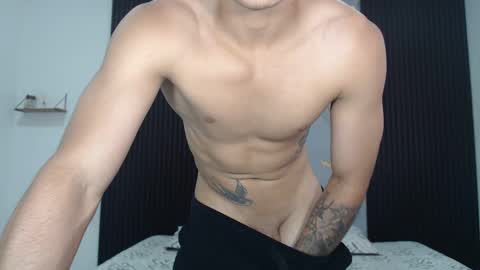 Snapshot of sam_and_mike chatting on 14, 2, 2025 sammmikee online show from 14, 2, 2025