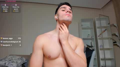 Snapshot of sam_huston18 chatting on 28, 2, 2025 BACK IN 2 WEEKS online show from 28, 2, 2025