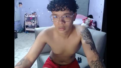 sam_latino22 online show from 19, 11, 2025