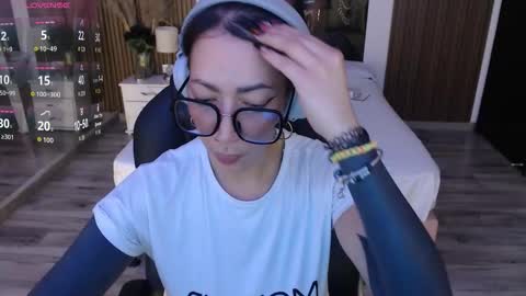 Snapshot of sam_mansson66 chatting on 17, 12, 2025 SAM MANSON online show from 17, 12, 2025