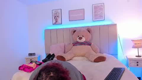 Snapshot of sam_von_tess chatting on 16, 12, 2025 Samantha online show from 16, 12, 2025