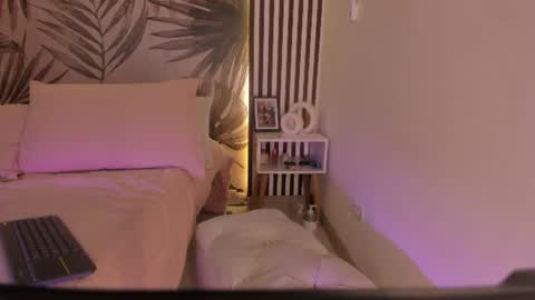 Snapshot of samaantha_white_ chatting on 10, 7, 2026 Samaantha online show from 10, 7, 2026