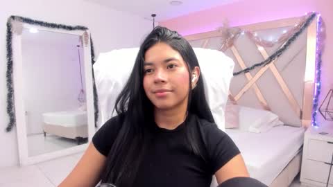 Snapshot of samantaa_shy chatting on 17, 12, 2025 sam online show from 17, 12, 2025