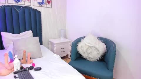 Samara Warren online show from 6, 3, 2025