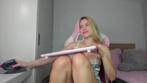 Snapshot of sammy_hamilton chatting on 15, 12, 2024 Ana online show from 15, 12, 2024