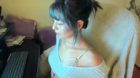   online show from 23, 11, 2025