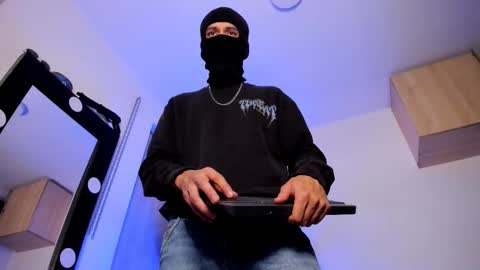   online show from 25, 9, 2025