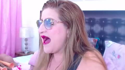 Snapshot of sandra_20_ chatting on 23, 9, 2025 SANDRA online show from 23, 9, 2025