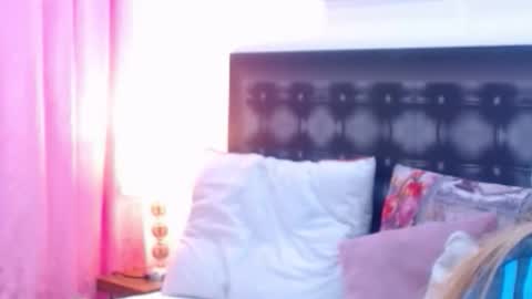 Snapshot of sandra_20_ chatting on 22, 11, 2025 SANDRA online show from 22, 11, 2025