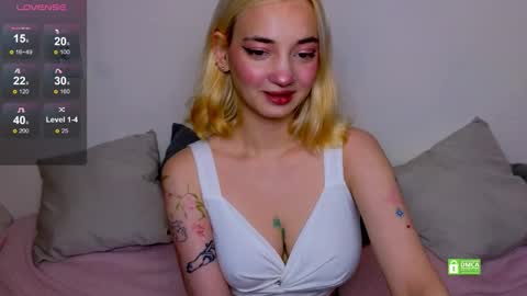 Snapshot of sandra_bell_ chatting on 19, 9, 2025 Sandra online show from 19, 9, 2025