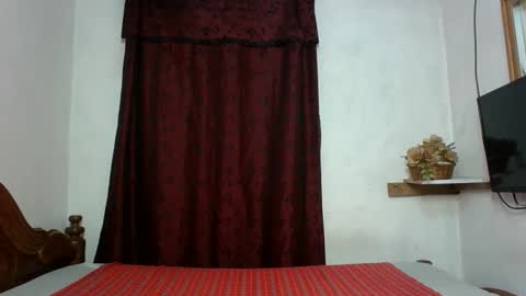 Snapshot of sandra_milly chatting on 4, 12, 2025 sandra online show from 4, 12, 2025