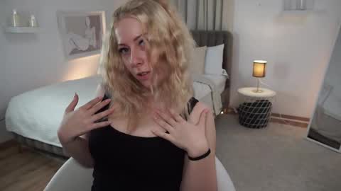 Snapshot of sandraa_cole chatting on 24, 9, 2025 Szandra online show from 24, 9, 2025