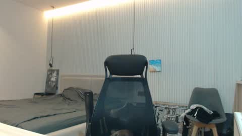 Snapshot of sandro_best chatting on 8, 10, 2025 DeAlex online show from 8, 10, 2025