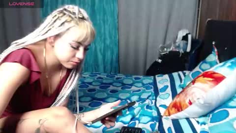 Snapshot of sandy_straw chatting on 4, 12, 2025 sandy_straw online show from 4, 12, 2025