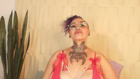 Snapshot of sandyrosee_ chatting on 1, 3, 2025 Sandy Rose online show from 1, 3, 2025