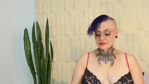 Snapshot of sandyrosee_ chatting on 8, 3, 2025 Sandy Rose online show from 8, 3, 2025