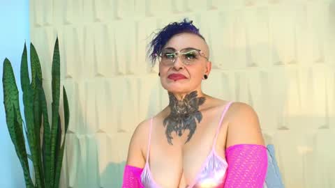 Snapshot of sandyrosee_ chatting on 12, 3, 2025 Sandy Rose online show from 12, 3, 2025