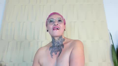 Snapshot of sandyrosee_ chatting on 15, 10, 2025 Sandy Rose online show from 15, 10, 2025
