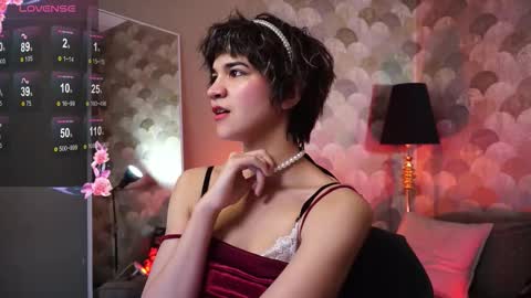 Snapshot of sandzu_ chatting on 8, 11, 2025 Viola online show from 8, 11, 2025