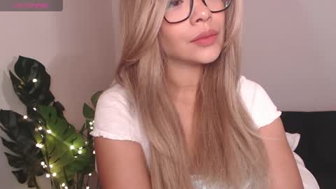 Snapshot of santal_oli chatting on 19, 4, 2026 secret online show from 19, 4, 2026