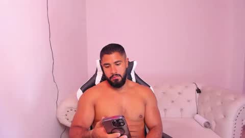 santiago_huntt online show from 14, 2, 2025