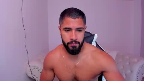 santiago_huntt online show from 17, 2, 2025