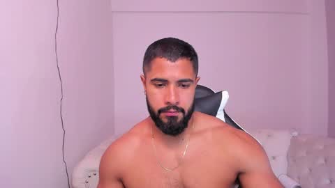 santiago_huntt online show from 18, 2, 2025