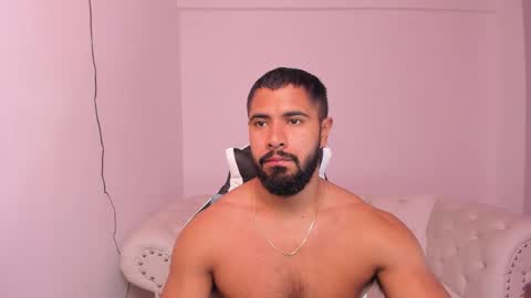 santiago_huntt online show from 25, 2, 2025