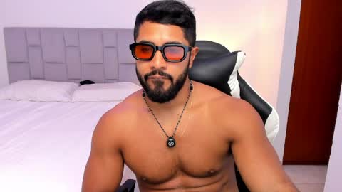 santiago_huntt online show from 9, 4, 2026