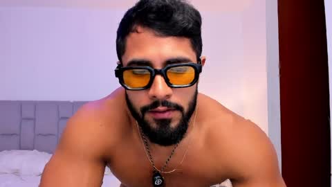 santiago_huntt online show from 17, 4, 2026