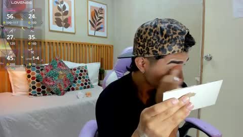 Snapshot of santiago_johnson_ chatting on 12, 9, 2025 santiago_johnson_ online show from 12, 9, 2025