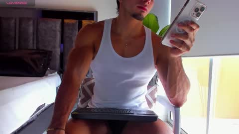 Santiago Seans online show from 17, 10, 2025
