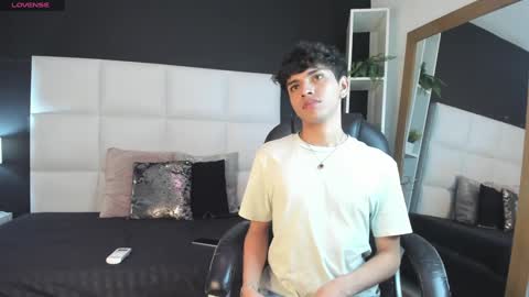 Snapshot of santy_carrington chatting on 13, 12, 2024 Santiago Carrington online show from 13, 12, 2024