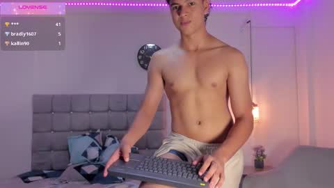 Snapshot of santy_stump chatting on 17, 9, 2025 santy_stump online show from 17, 9, 2025