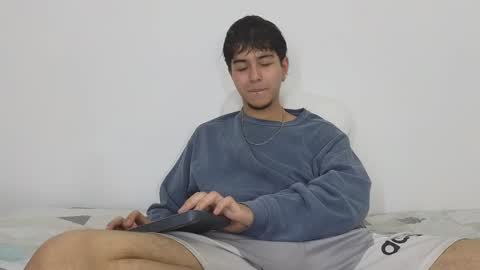 Snapshot of santybig18 chatting on 5, 1, 2025 santybig18 online show from 5, 1, 2025