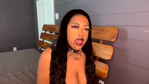 Snapshot of sapiosuccubust chatting on 8, 10, 2025 Sapio online show from 8, 10, 2025