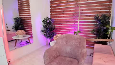 Snapshot of sapphire_venus chatting on 10, 12, 2024 Valerin online show from 10, 12, 2024