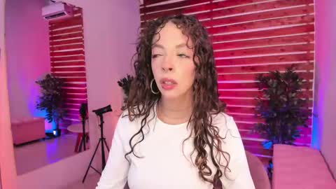 Snapshot of sapphire_venus chatting on 6, 10, 2025 Valerin online show from 6, 10, 2025