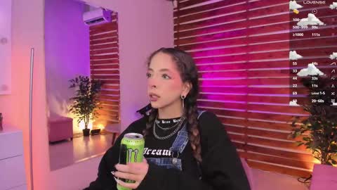 Snapshot of sapphire_venus chatting on 19, 11, 2025 Valerin online show from 19, 11, 2025