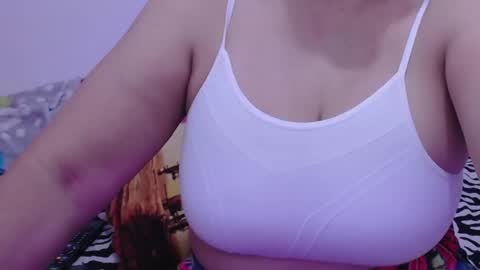 Snapshot of sara211 chatting on 11, 12, 2024 sara online show from 11, 12, 2024