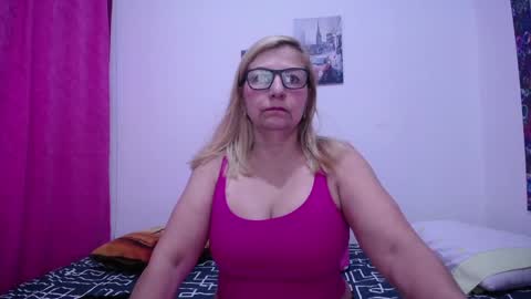 Snapshot of sara211 chatting on 1, 2, 2025 sara online show from 1, 2, 2025