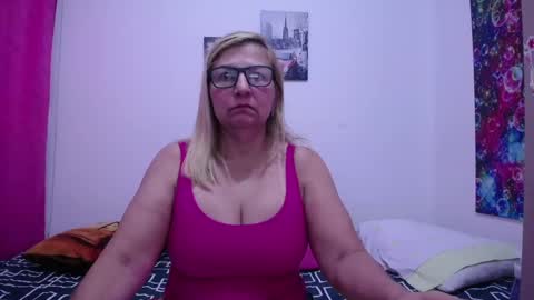 Snapshot of sara211 chatting on 1, 2, 2025 sara online show from 1, 2, 2025