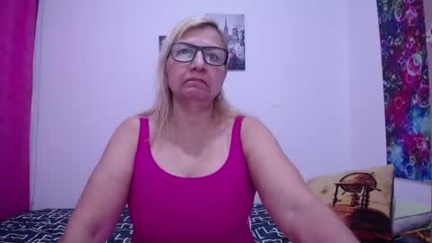 Snapshot of sara211 chatting on 2, 2, 2025 sara online show from 2, 2, 2025