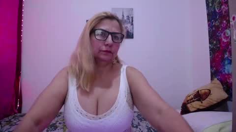 Snapshot of sara211 chatting on 2, 3, 2025 sara online show from 2, 3, 2025