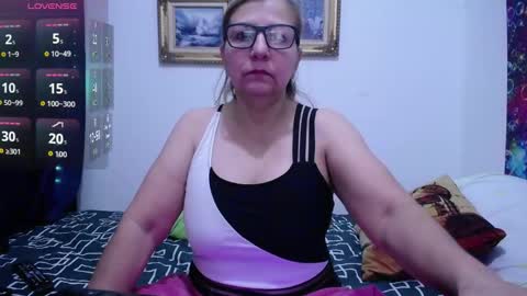 Snapshot of sara211 chatting on 28, 9, 2025 sara online show from 28, 9, 2025