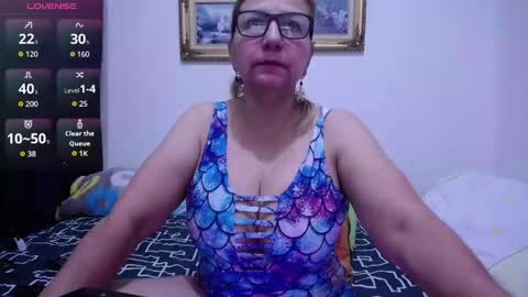 Snapshot of sara211 chatting on 4, 10, 2025 sara online show from 4, 10, 2025