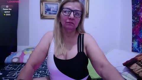 Snapshot of sara211 chatting on 11, 10, 2025 sara online show from 11, 10, 2025