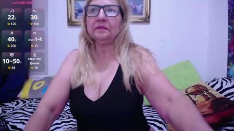 Snapshot of sara211 chatting on 30, 10, 2025 sara online show from 30, 10, 2025