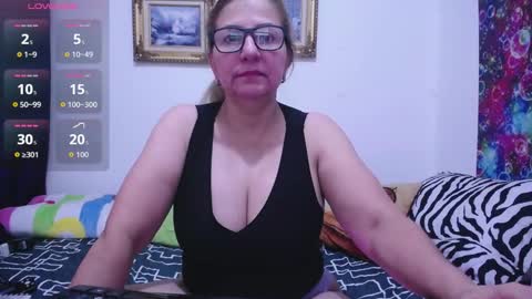 Snapshot of sara211 chatting on 5, 11, 2025 sara online show from 5, 11, 2025